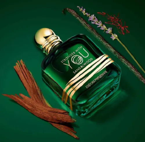 عطر استرانگر ویت یو صندل وود